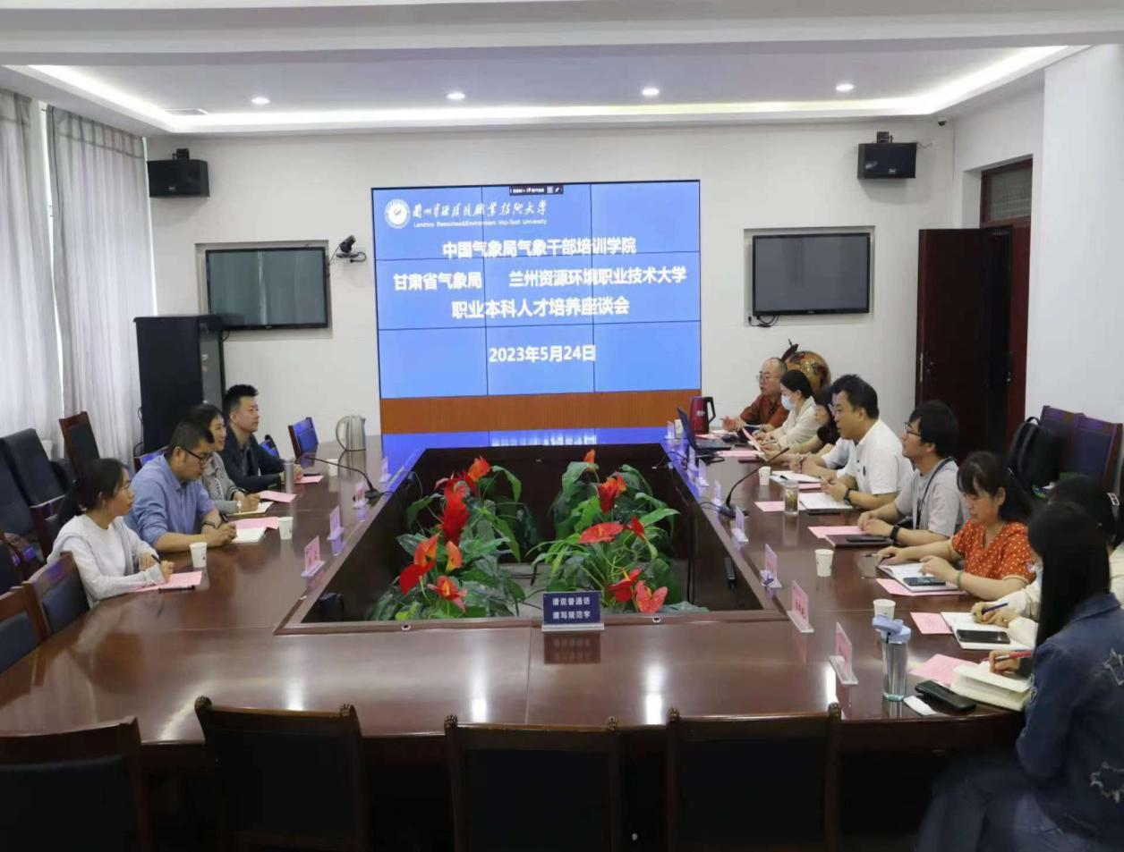 中国气象局专家莅临气象学院指...